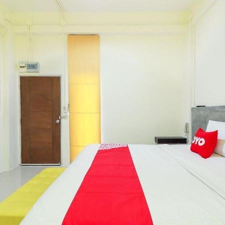Oyo 412 7 Days Hotel Chiang Mai Exterior foto