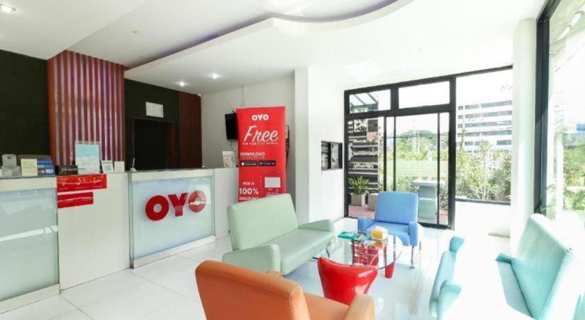 Oyo 412 7 Days Hotel Chiang Mai Exterior foto