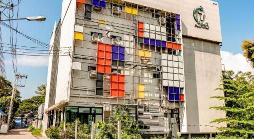 Oyo 412 7 Days Hotel Chiang Mai Exterior foto