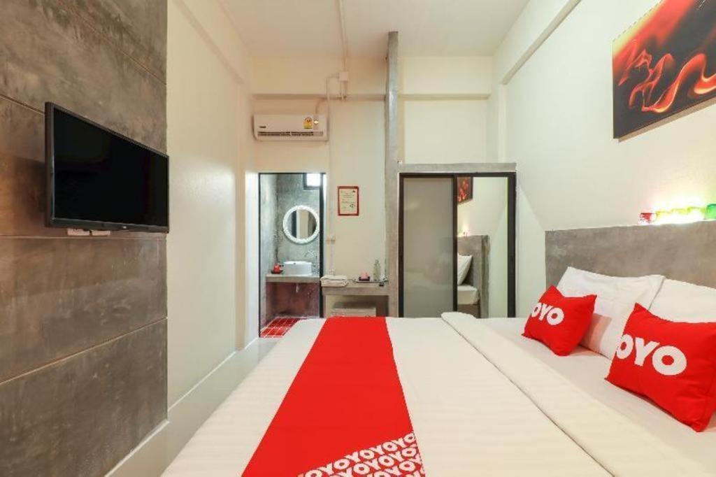 Oyo 412 7 Days Hotel Chiang Mai Exterior foto