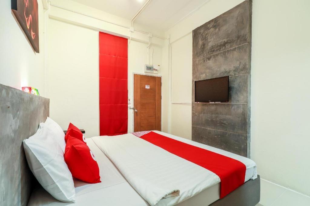 Oyo 412 7 Days Hotel Chiang Mai Exterior foto