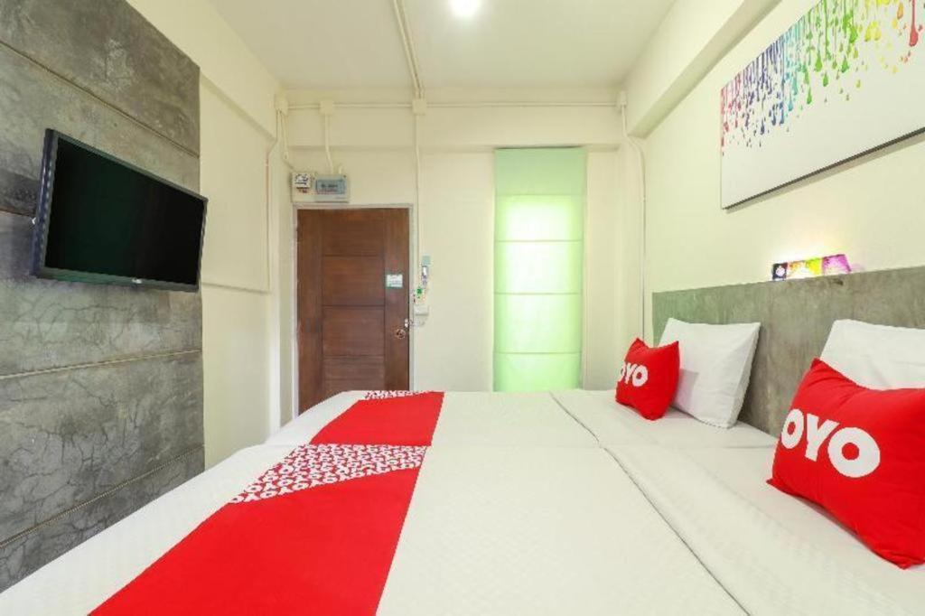 Oyo 412 7 Days Hotel Chiang Mai Exterior foto