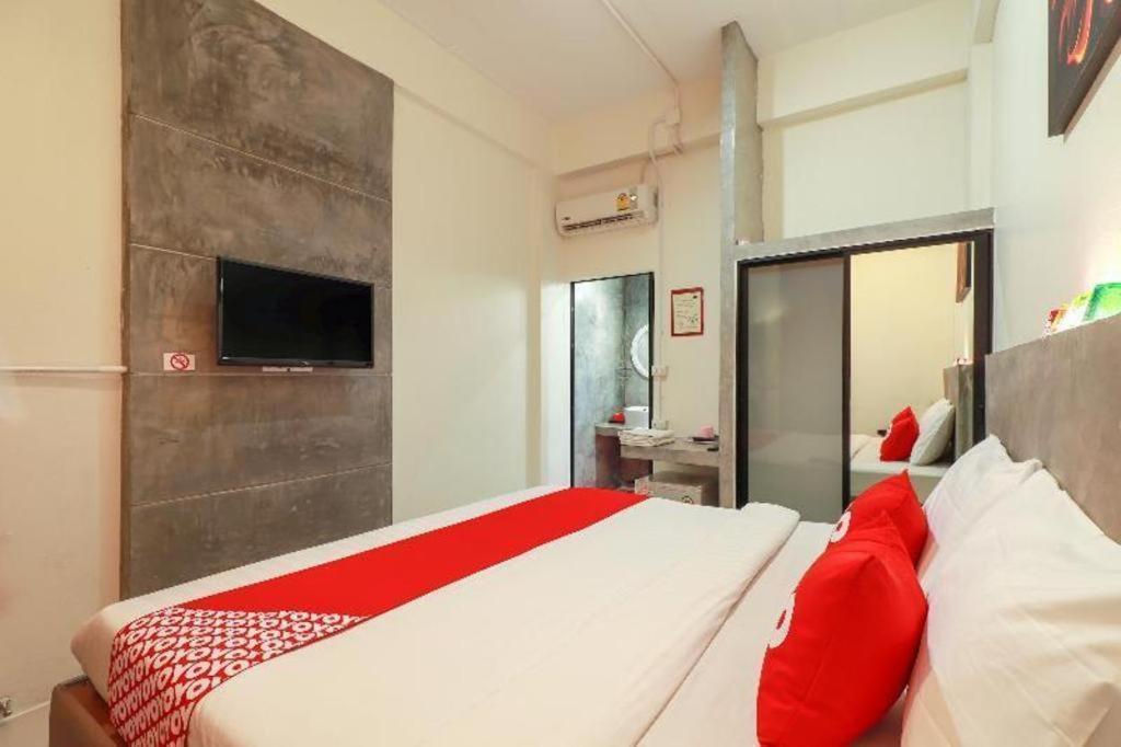 Oyo 412 7 Days Hotel Chiang Mai Exterior foto